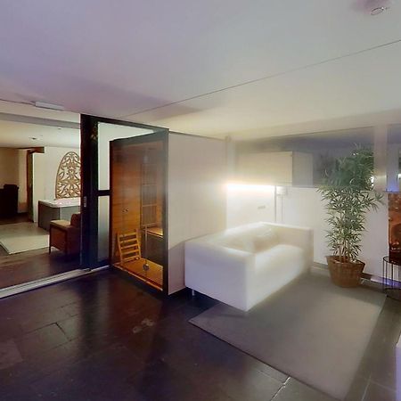 Nice And Cosy Place With Jacuzzi And Sauna To Relax In The Centre Of Anversa Esterno foto