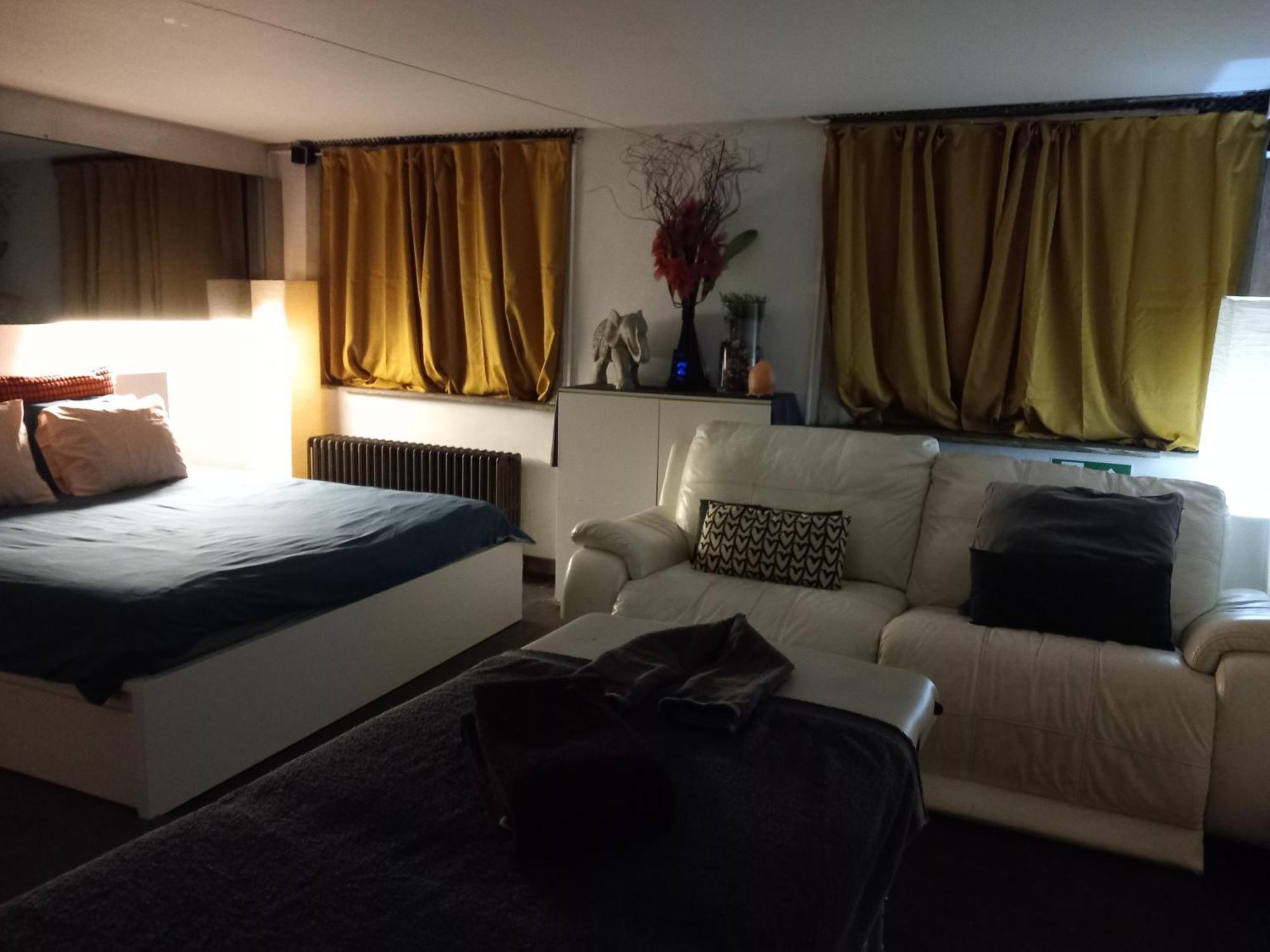Nice And Cosy Place With Jacuzzi And Sauna To Relax In The Centre Of Anversa Esterno foto